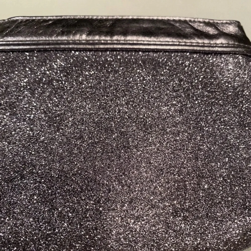 NY & C New York & Company Small Purple Gray Glitter Iridescent Wristlet Clutch
